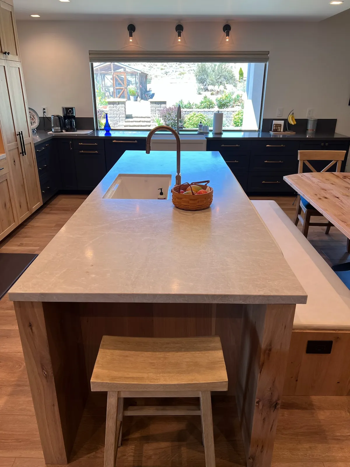 Porto Venere quartzite kitchen island with an undermount sink in a renovated Carson City home